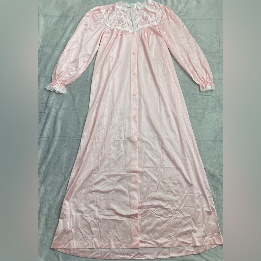 Pinehurst Lingerie Dressing Gown Small Silky Nylon Embroidered USA Vintage Flaw